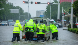 暴雨中，抢险时，我们在！